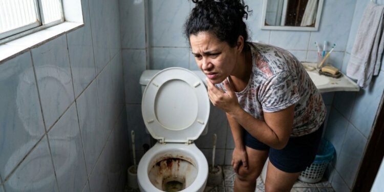 Essa mistura acaba virando água com sal e não remove as placas minerais endurecidas.