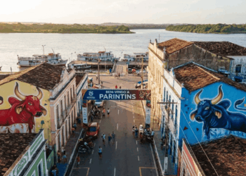 Nessa ilha amazônica, uma festa virou patrimônio do Brasil e nasceu para ajudar a erguer uma catedral, hoje a arte segue viva o ano inteiro