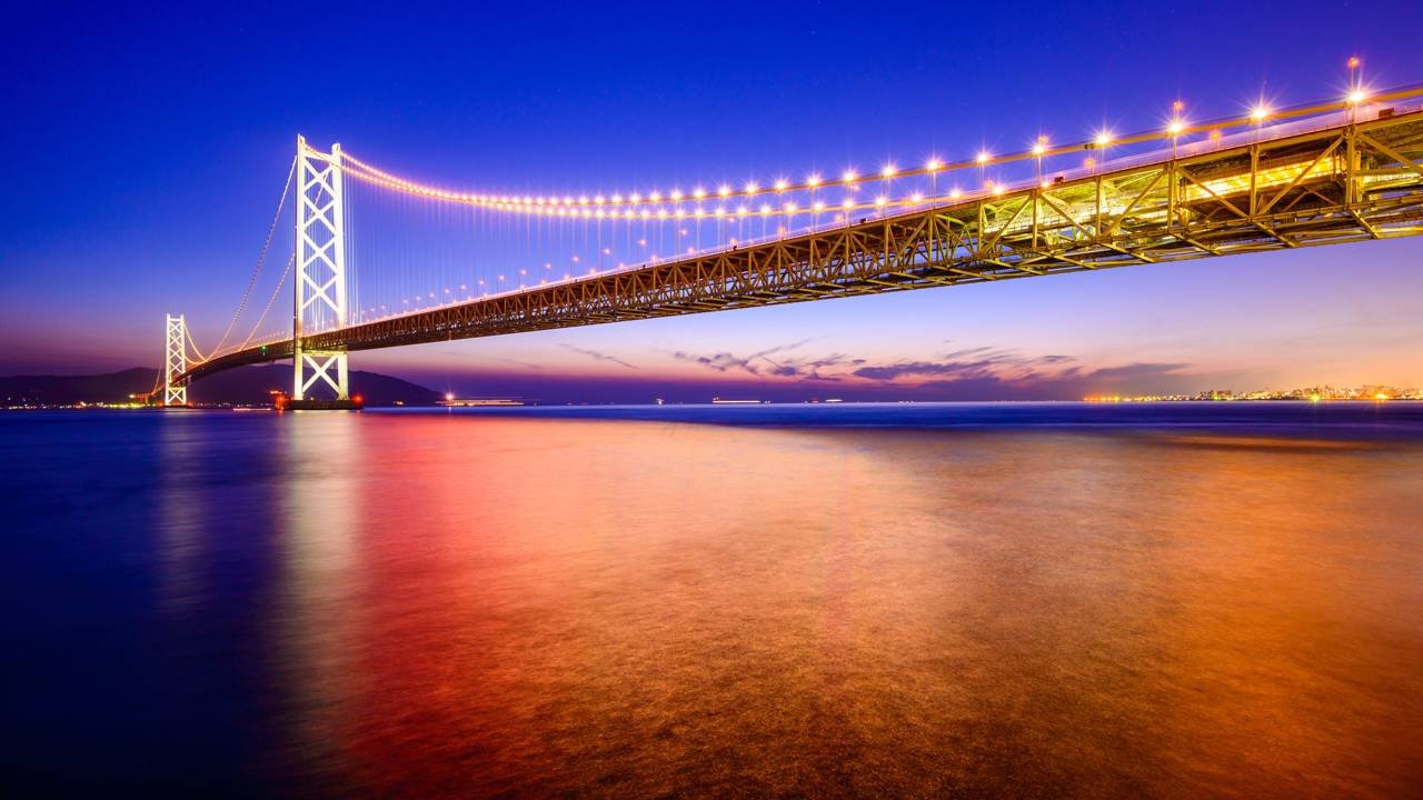 Com vão central recordista de quase 2 km sobre o mar, a colossal ponte pênsil do Japão foi projetada para suportar tufões e terremotos severos