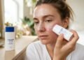 Anna Puigdollers, dermatologista: “Uma passada não é suficiente” e explica como aplicar protetor solar em stick
