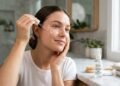 Niacinamida, vitamina C ou ácido hialurônico: entenda a função de cada ativo e qual necessidade da pele eles atendem