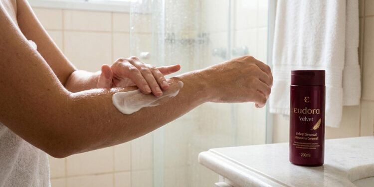 Entre as opções da Eudora, há fórmulas florais, ambaradas e mais intensas que unem hidratação e perfumação corporal em um único produto.