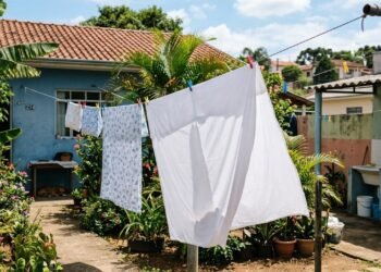 Como fazer o cheiro da roupa de cama durar mais depois da lavagem sem exagerar no amaciante