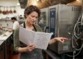 Restaurante compra forno industrial por R$ 48 mil, equipamento para de funcionar na primeira semana de movimento e assistência informa que instalação elétrica feita pelo vendedor não seguia especificação do fabricante