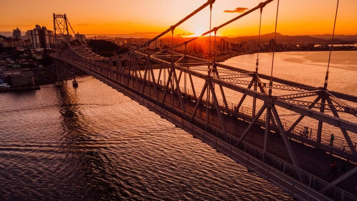 Com 821 Metros De Extens o E V o P nsil De 339 Metros A Ponte Herc lio Com 821 Metros De Extens o E V o P nsil De 339 Metros A Ponte Herc lio