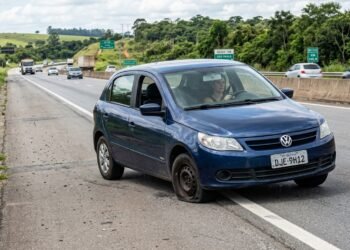 O que significa quando o carro puxa para um dos lados ao dirigir?