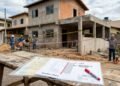 Comprador recebe as chaves, começa a reforma e arquiteto descobre que parte da casa foi construída além do permitido no terreno; problema pode recair sobre antigo ou novo proprietário
