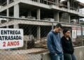 Casal compra imóvel na planta de R$ 500 mil, construtora atrasa entrega em 2 anos por desculpa de insumos e Justiça manda pagar lucros cessantes