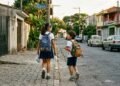 Pessoas que hoje têm entre 50 e 60 anos viveram uma infância com hábitos que seriam incomuns atualmente, e estudos em psicologia explicam como isso pode ter moldado sua independência