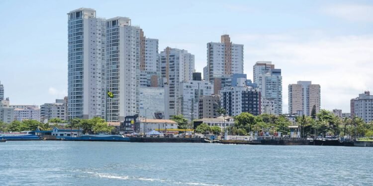 Santos foi apontada como a 2ª melhor cidade do Brasil para criar filhos. / Créditos: depositphotos.com / vbacarin