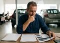 Cliente entra em consórcio para comprar carro, paga parcelas durante cinco anos e descobre na contemplação que valor disponível não acompanha mais o preço do modelo que pretendia comprar