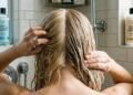O cabeleireiro Kevin Briceño, explica: “O cabelo fino é um dos tipos de cabelo que menos tolera improvisações. Um produto muito espesso, um enxágue inadequado ou uma lavagem apressada podem deixá-lo opaco em questão de horas.”