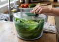 O que significa quando as folhas da salada murcham rapidamente depois de guardadas?