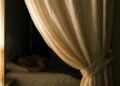 espelho de frente para a cama