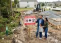 Família compra terreno em condomínio fechado, começa a construir e recebe ordem para interromper a obra porque uma área considerada parte do lote aparece como proteção ambiental