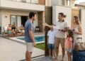 Família paga R$ 7 mil por casa de praia com piscina para o Réveillon e, ao chegar, descobre imóvel ocupado por outros hóspedes após anúncio duplicado na plataforma