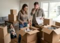 Família contrata empresa para transportar mudança entre dois estados e recebe os móveis 12 dias depois com caixas abertas e parte dos objetos sem localização