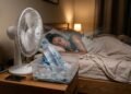 Morador usa ventilador junto com uma garrafa congelada para refrescar o quarto e teste mostra quando o truque realmente funciona