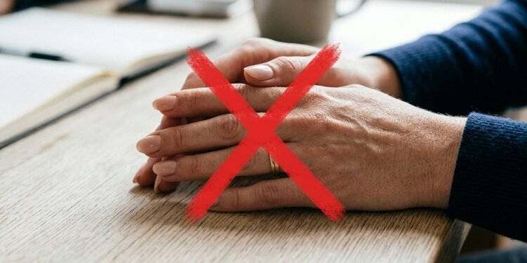 A manicure cremosa que deixa as mãos mais elegantes