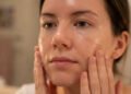 A rotina noturna de skincare que Camila simplificou: limpeza, hidratação e cuidados que cabem no dia a dia