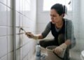 Por que o rejunte do banheiro escurece t茫o r谩pido mesmo com limpeza frequente