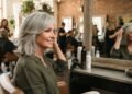Helena tem 50 anos e descobriu com um cabeleireiro especialista 5 cortes de cabelo que trazem movimento sem abrir mão do comprimento, revelando opções que valorizam os fios e deixam o visual mais leve, atual e repleto de elegância
