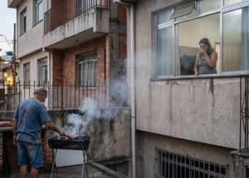Morador instala churrasqueira perto da janela do vizinho e fumaça invade os cômodos sempre que equipamento é usado: o que pode ser feito legalmente