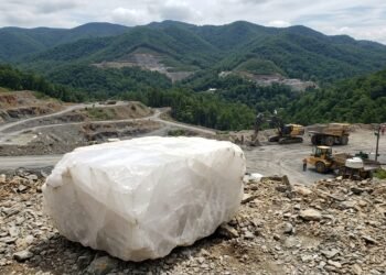 Quase todos os chips de silício do mundo dependem de quartzo vindo de uma pequena cidade da Carolina do Norte, revelam especialistas da área
