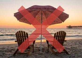 Adeus aos guarda-sóis tradicionais: a nova alternativa moderna que será tendência nas praias neste verão de 2027