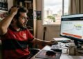Consumidor tenta comprar ingresso para show pela internet, descobre taxa de conveniência de 20% sem opção de compra sem taxa na cidade e STJ valida a cobrança desde que haja transparência