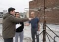 Morador permite que empresa instale antena no telhado em troca de desconto mensal, mas prédio é vendido anos depois e novo proprietário exige retirada imediata do equipamento