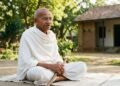 Mahatma Gandhi, pacifista: “Dar água em troca de água não é nada; a verdadeira grandeza consiste em retribuir o mal com o bem.”