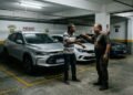 Morador estaciona SUV na vaga do vizinho durante o fim de semana, recusa-se a tirar o veículo e descobre que o condomínio não pode guinchar o carro por conta própria: regimento interno prevê advertência e multa progressiva, mas remoção forçada exige medida judicial.