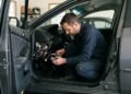 Homem instala rastreador no próprio carro depois de emprestá-lo frequentemente a familiar, e conflito começa quando percebe que veículo vinha sendo levado para outras cidades sem autorização