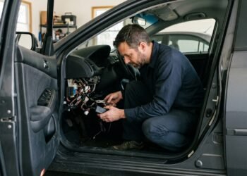 Homem instala rastreador no próprio carro depois de emprestá-lo frequentemente a familiar, e conflito começa quando percebe que veículo vinha sendo levado para outras cidades sem autorização