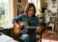 A frase de John Lennon sobre o presente: "A vida é o que acontece enquanto você está ocupado fazendo outros planos."