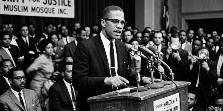 Malcolm X sobre a justiça social: "Você não pode separar a paz da liberdade, porque ninguém pode estar em paz a menos que tenha a sua liberdade."