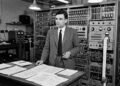 Alan Turing, matemático e cientista da computação britânico, previu em 1950: “As máquinas irão competir com os homens em todos os campos puramente intelectuais.”