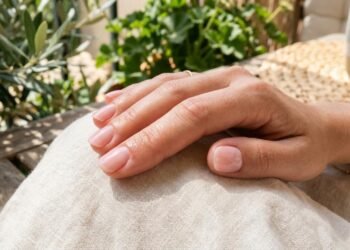 Unhas cor de vinho estão fora de moda: o design que vai ditar tendência neste verão de 2027