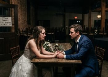 Casal paga R$ 26 mil antecipados por buffet de casamento e empresa cancela evento seis dias antes alegando problemas financeiros; fornecedores de última hora cobram quase o dobro e noivos querem recuperar diferença além do valor pago