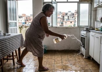 Derramar vinagre no chão uma vez por semana: por que alguns recomendam e para que serve
