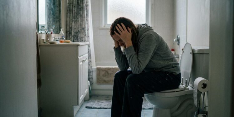 Uma causa que merece atenção é o diabetes, especialmente quando a frequência urinária aparece junto com sede aumentada
