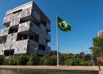 Erguido em concreto aparente e jardins suspensos de Burle Marx, o edifício-sede da Petrobras virou um marco do modernismo brutalista no Rio