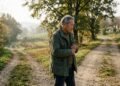 Kazuo Ishiguro sobre as vidas que poderíamos ter vivido: “Havia outra vida que eu poderia ter tido, mas estou vivendo esta” – Escolhas, arrependimentos, caminhos não percorridos e a aceitação da vida que realmente construímos