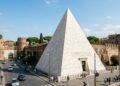 A Pirâmide de Céstio, construída há mais de 2000 anos, foi inaugurada em Roma