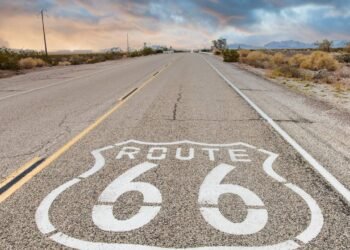 Com quase 4.000 km de extensão cruzando oito estados americanos, a histórica Rota 66 virou a rodovia mais famosa da cultura mundial