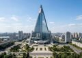 Com 330 metros de altura e 105 andares em formato de pirâmide, o monumental Ryugyong Hotel na Coreia do Norte nunca foi inaugurado