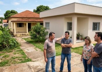 Pai permite que filho construa casa nos fundos de terreno de 600 m², jovem investe R$ 190 mil e permanece ali durante 18 anos; depois da morte do pai, três irmãos querem vender toda a propriedade e dividir o valor igualmente