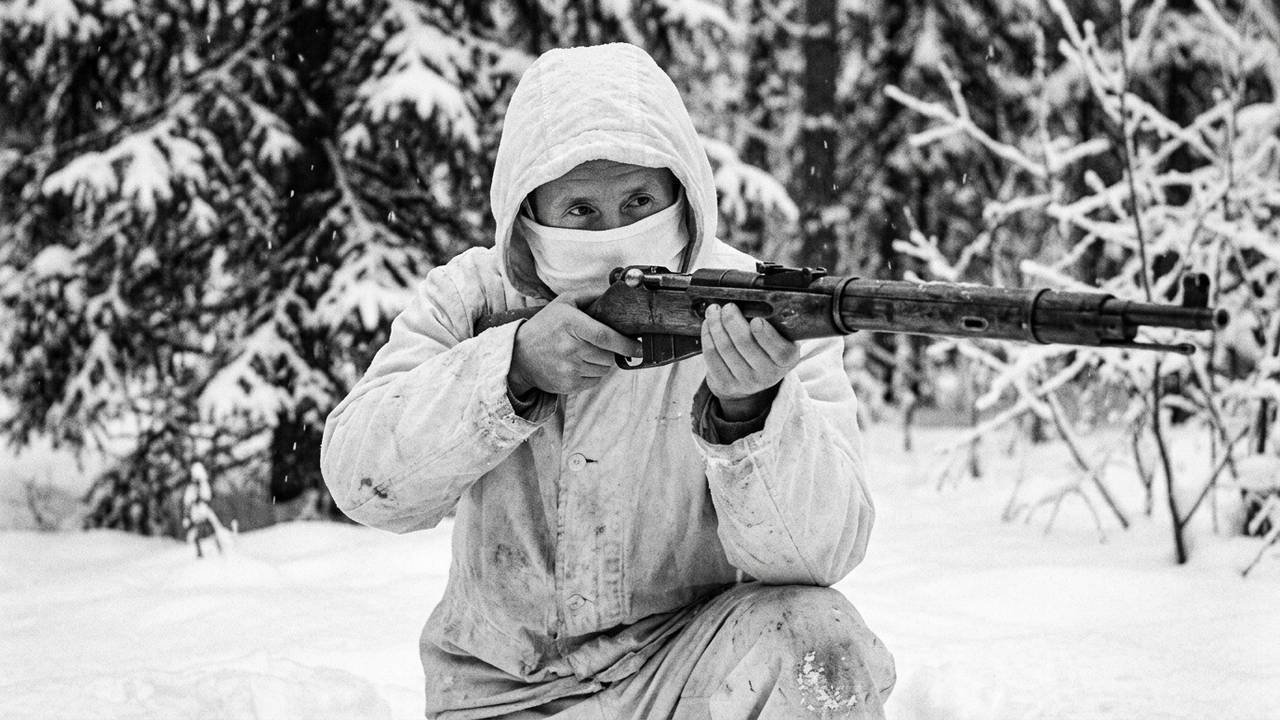 O fazendeiro finlandês que usou apenas a mira de ferro do rifle para frear o Exército Vermelho e virou o atirador mais letal da história