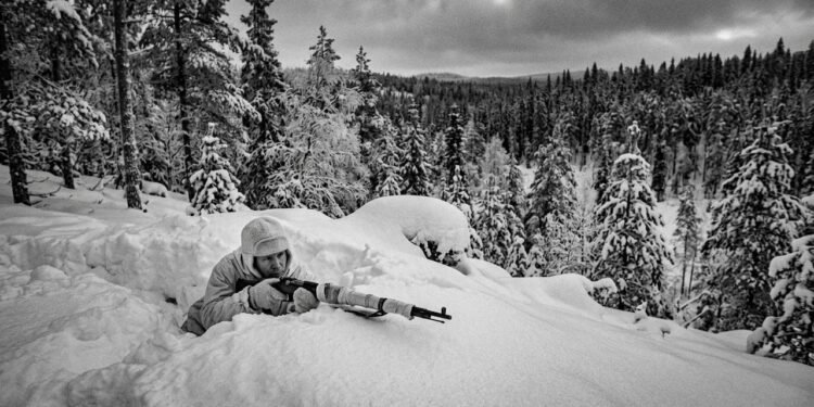 O fazendeiro finlandês que usou apenas a mira de ferro do rifle para frear o Exército Vermelho e virou o atirador mais letal da história